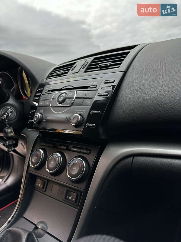 Седан Mazda 6 2010 в Горішніх Плавнях