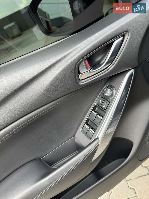 Седан Mazda 6 2016 в Киеве