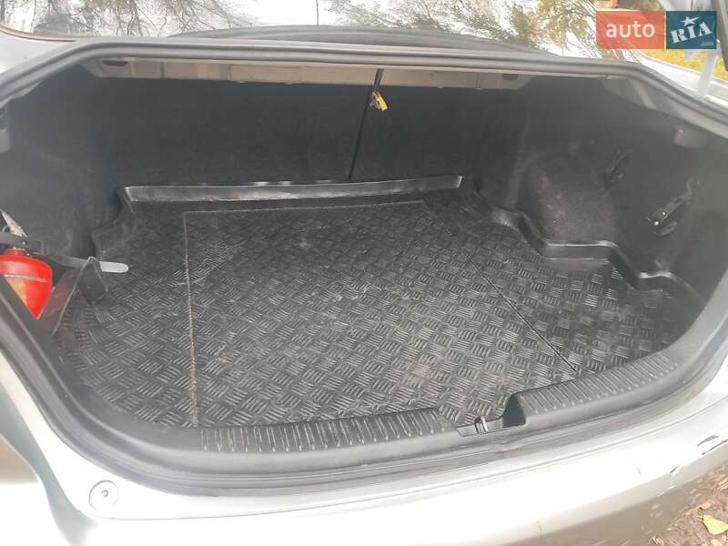 Седан Mazda 6 2005 в Миргороде