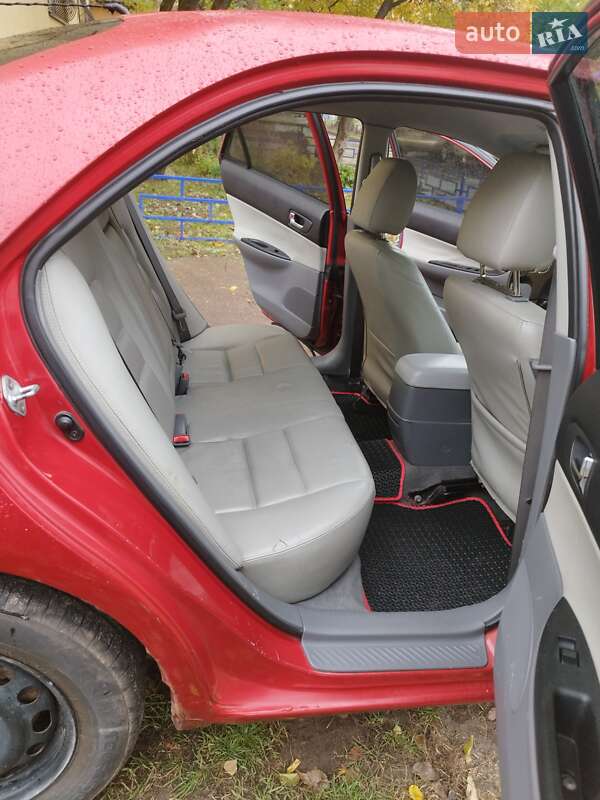 Седан Mazda 6 2005 в Вишневом фото 5 Седан Mazda 6 2005 в Вишневом