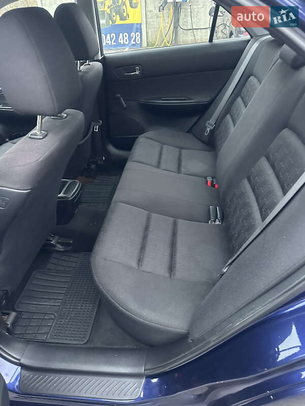 Седан Mazda 6 2002 в Новой Водолаге