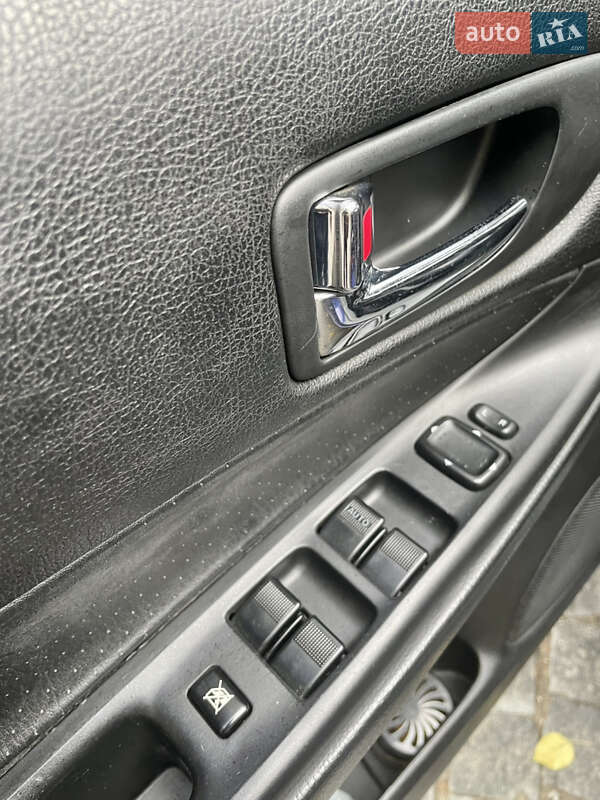Седан Mazda 6 2003 в Днепре