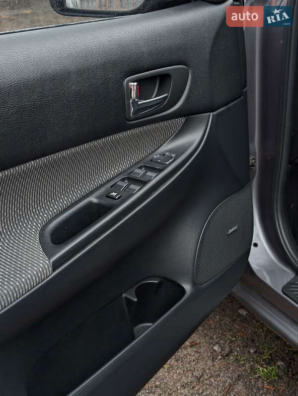 Седан Mazda 6 2004 в Бершади