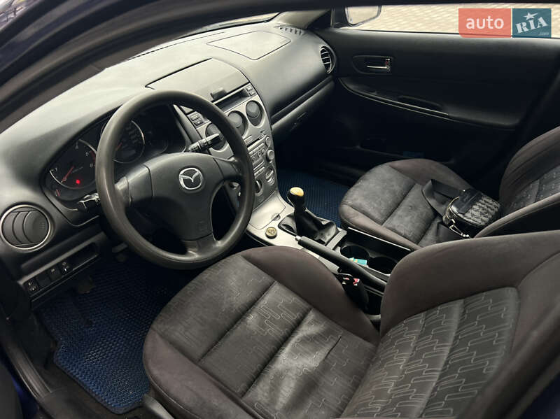Седан Mazda 6 2002 в Жовкве