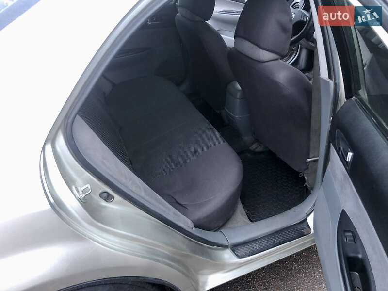 Седан Mazda 6 2003 в Прилуках