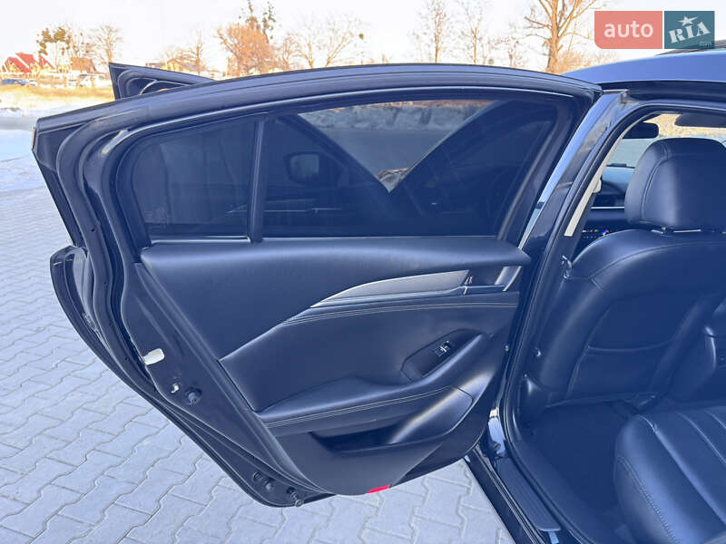 Седан Mazda 6 2018 в Бродах