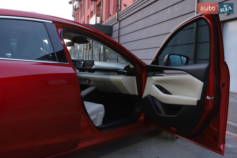Седан Mazda 6 2018 в Дрогобыче