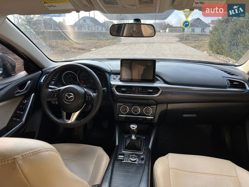 Седан Mazda 6 2015 в Староконстантинове
