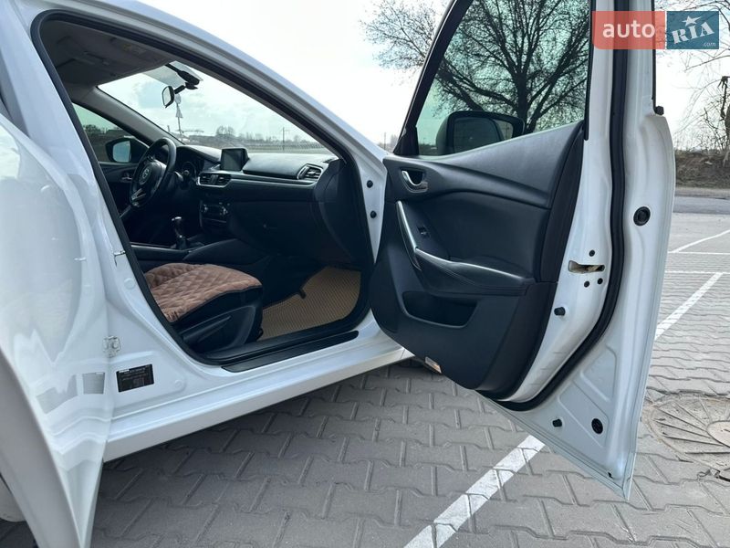 Седан Mazda 6 2016 в Дубні