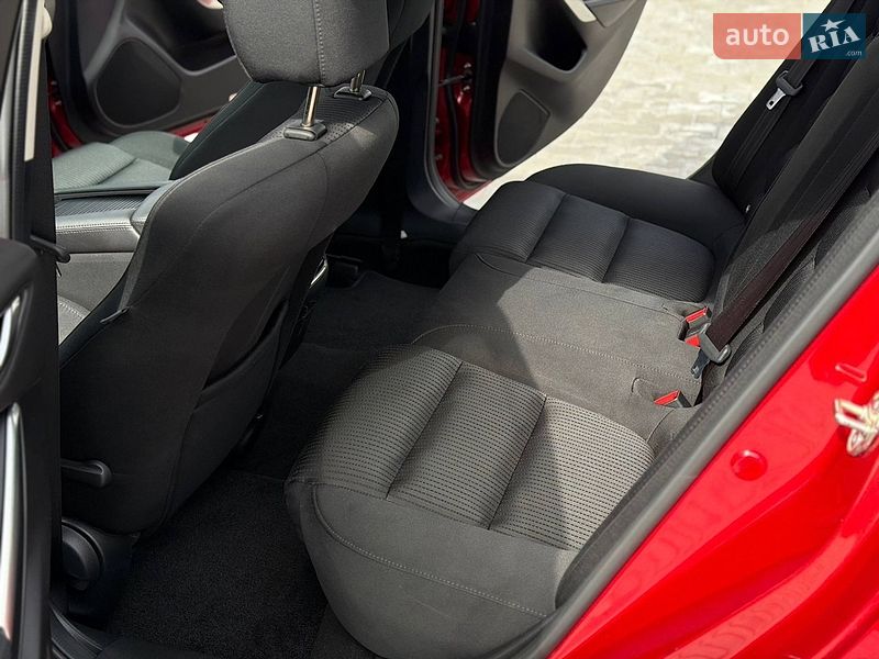 Седан Mazda 6 2017 в Днепре