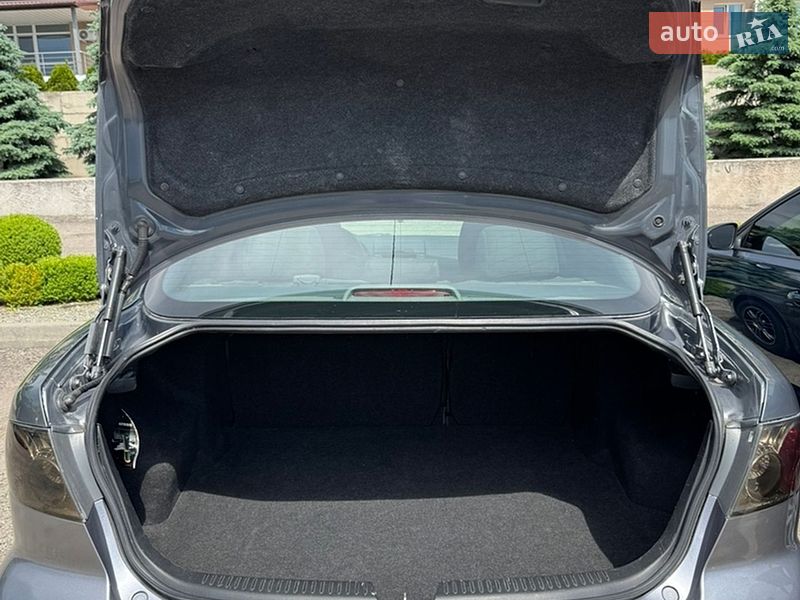 Седан Mazda 6 2002 в Днепре