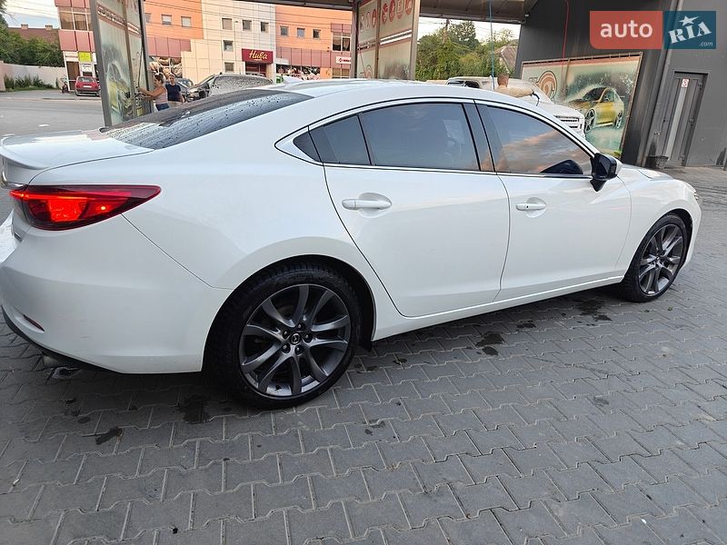 Седан Mazda 6 2016 в Черновцах