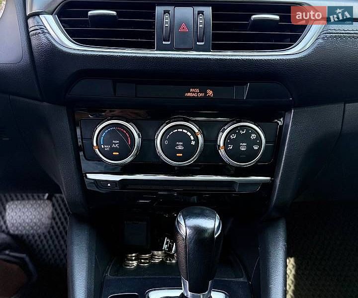 Седан Mazda 6 2015 в Днепре