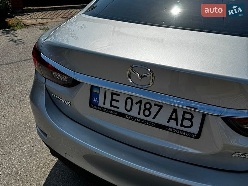 Седан Mazda 6 2016 в Чернівцях