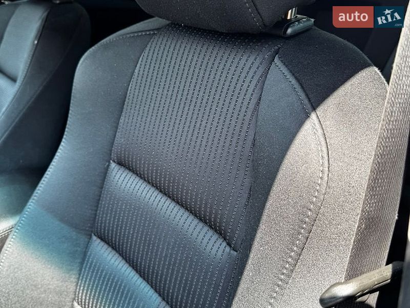 Седан Mazda 6 2016 в Чернівцях