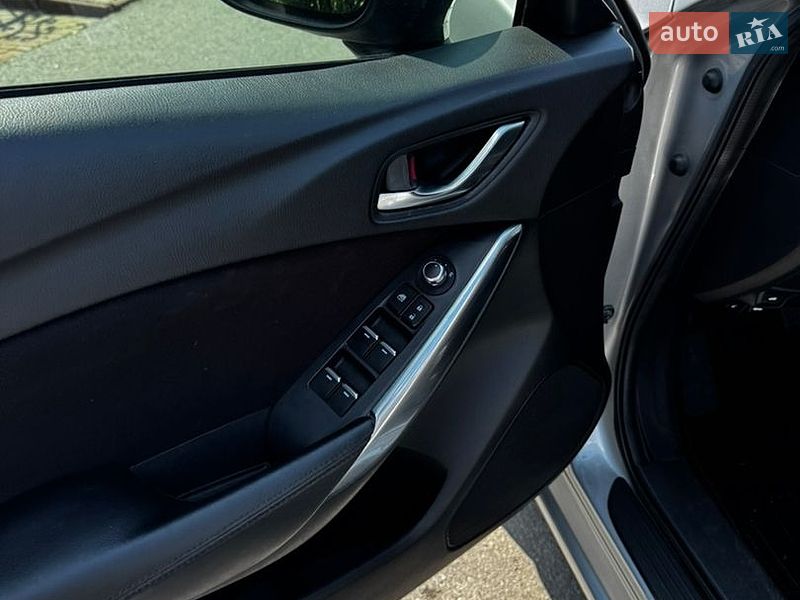 Седан Mazda 6 2016 в Чернівцях
