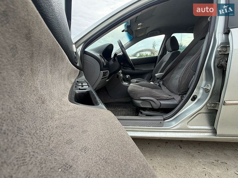 Седан Mazda 6 2003 в Солотвине