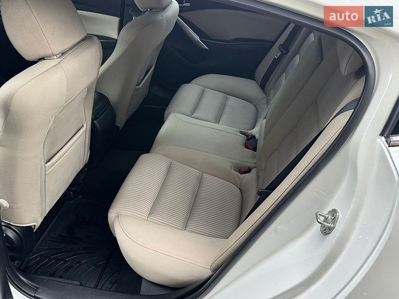Седан Mazda 6 2014 в Умані