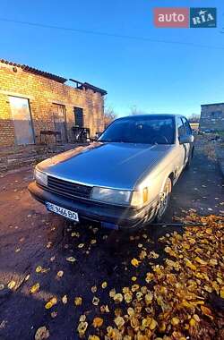 Седан Mazda 929 1988 в 
