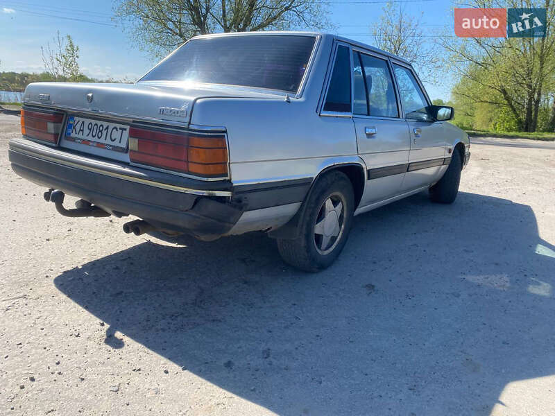 Седан Mazda 929 1985 в Монастырище