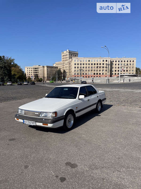 Седан Mazda 929 1988 в 