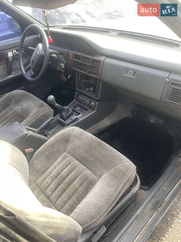 Седан Mazda 929 1988 в Умани