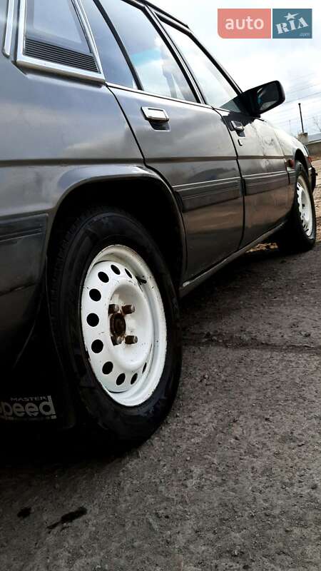 Седан Mazda 929 1988 в Верховец
