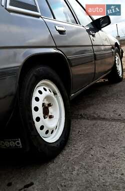 Седан Mazda 929 1988 в 