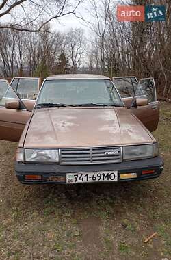 Седан Mazda 929 1987 в Старої Жадовой