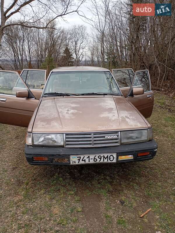 Седан Mazda 929 1987 в Старой Жадовой