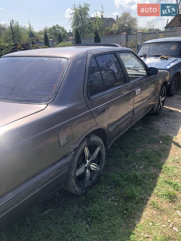 Седан Mazda 929 1990 в Турбовом