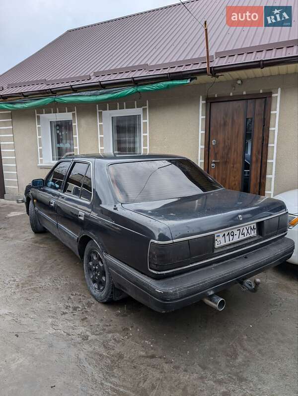 Седан Mazda 929 1988 в Ярмолинцах