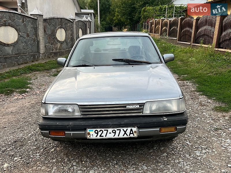 Седан Mazda 929 1991 в Черновцах