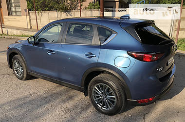Позашляховик / Кросовер Mazda CX-5 2017 в 