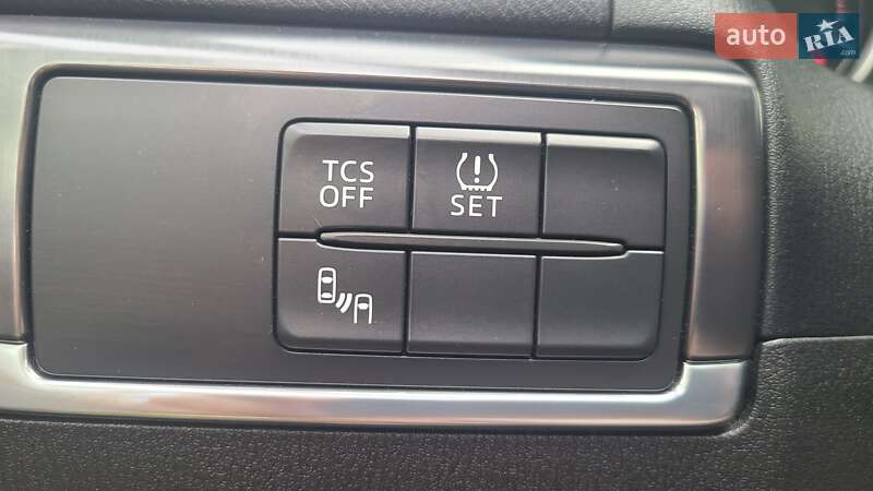 Внедорожник / Кроссовер Mazda CX-5 2016 в Вишневом фото 8 Внедорожник / Кроссовер Mazda CX-5 2016 в Вишневом