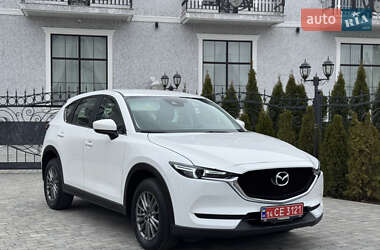 Позашляховик / Кросовер Mazda CX-5 2017 в 