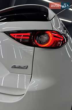 Позашляховик / Кросовер Mazda CX-5 2017 в 