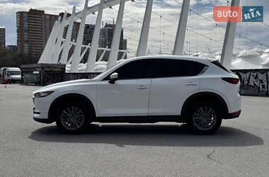 Позашляховик / Кросовер Mazda CX-5 2017 в 