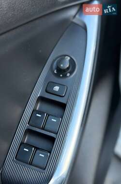 Внедорожник / Кроссовер Mazda CX-5 2012 в 