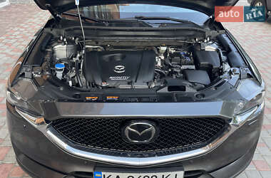 Позашляховик / Кросовер Mazda CX-5 2018 в 