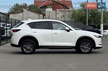 Позашляховик / Кросовер Mazda CX-5 2017 в 