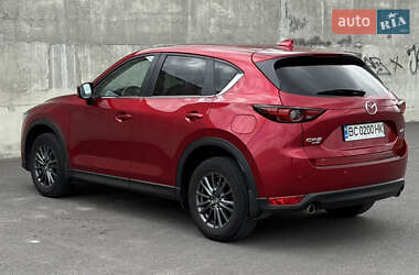 Позашляховик / Кросовер Mazda CX-5 2018 в 