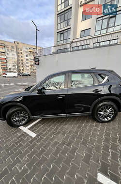 Позашляховик / Кросовер Mazda CX-5 2018 в 