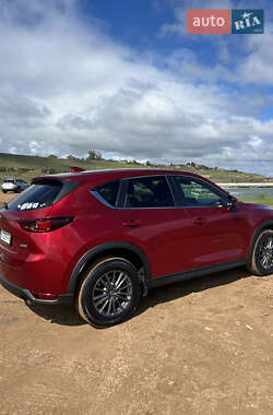 Позашляховик / Кросовер Mazda CX-5 2017 в 