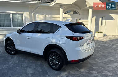 Позашляховик / Кросовер Mazda CX-5 2017 в 