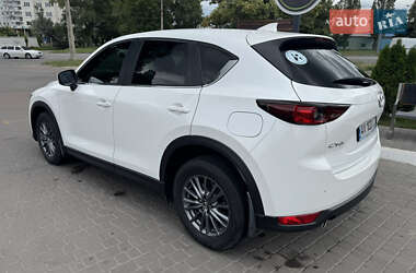 Позашляховик / Кросовер Mazda CX-5 2017 в 