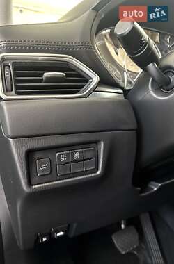 Позашляховик / Кросовер Mazda CX-5 2017 в 