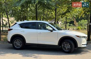 Позашляховик / Кросовер Mazda CX-5 2017 в 