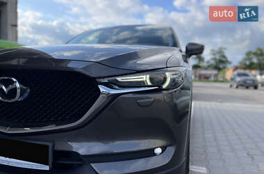 Позашляховик / Кросовер Mazda CX-5 2018 в 