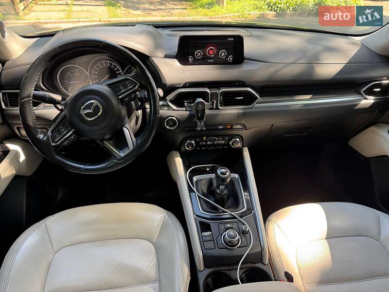 Внедорожник / Кроссовер Mazda CX-5 2017 в Киеве